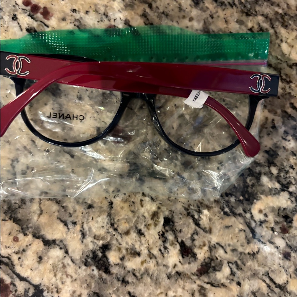 Women Chanel circle reading glasses